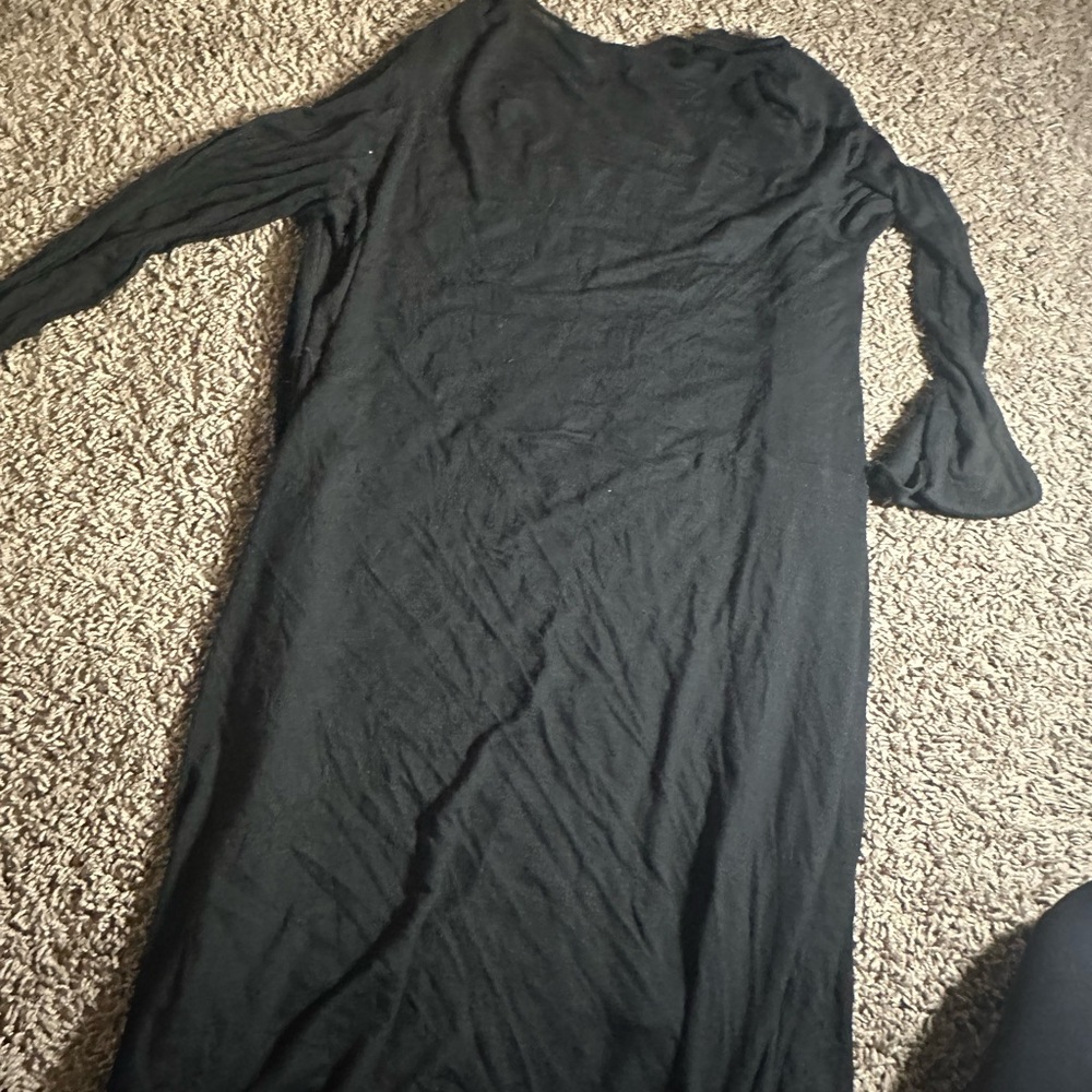 Black Sheath Dress with Bell Sleeves and Crew Neck
